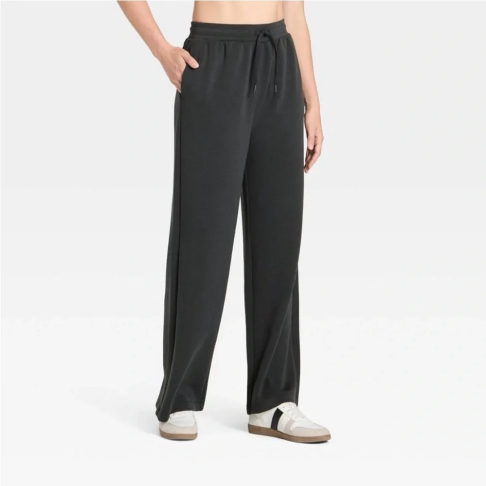 Women's Airy Sleek Wide Leg
Sweatpants - All In Motion Black M NWT - Picture 2 of 3